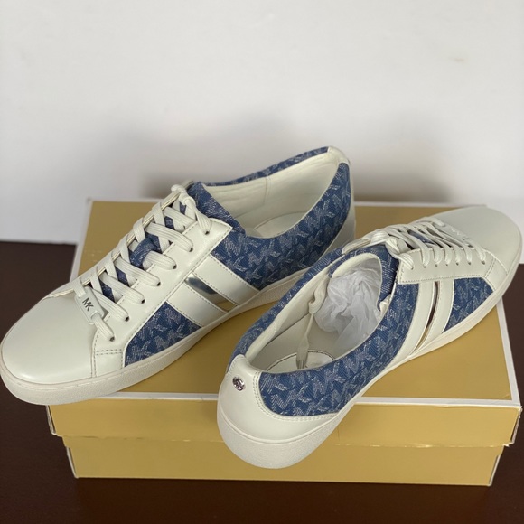 MICHAEL KORS Catelyn Stripe Lace up Jacquard - Picture 8 of 9